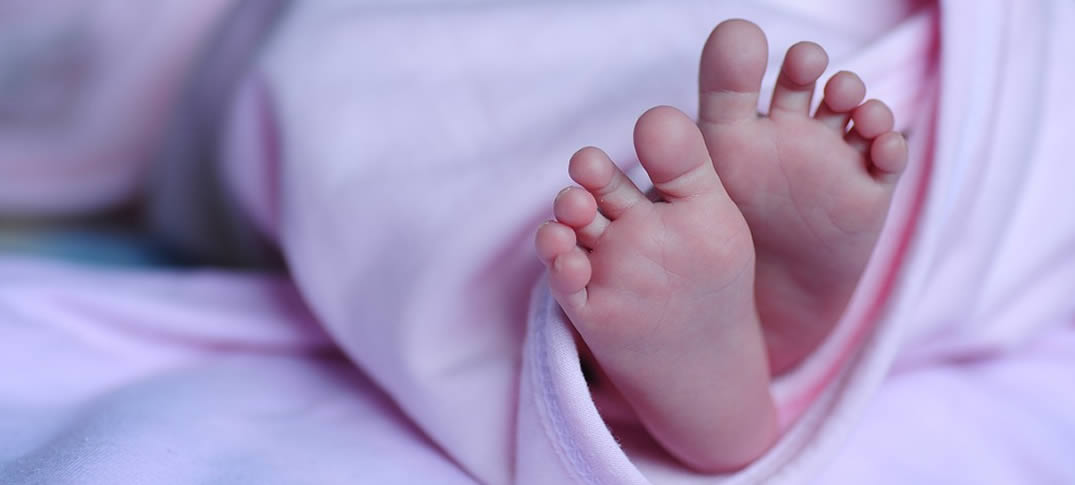Bebé Prematuro Bajo Custodia De La Patrulla Fronteriza